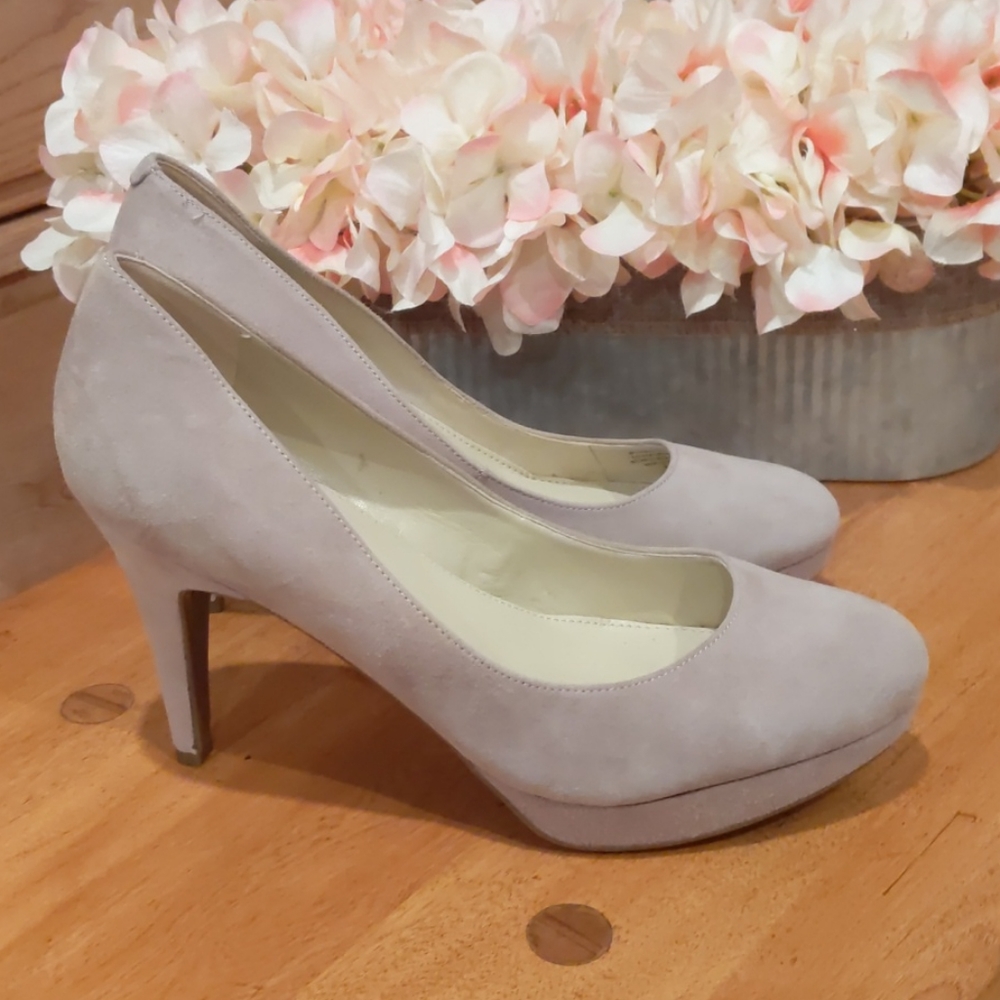 Marc Fisher Beige Heels Size 8 1/2